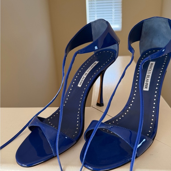 Manolo Blahnik “Chaos” ankle strap sandal in striking cobalt blue patent leather - Picture 10 of 10
